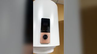 চাহিদা অনুযায়ী গরম জল: বৈদ্যুতিক স্টোরেজ ওয়াটার হিটার